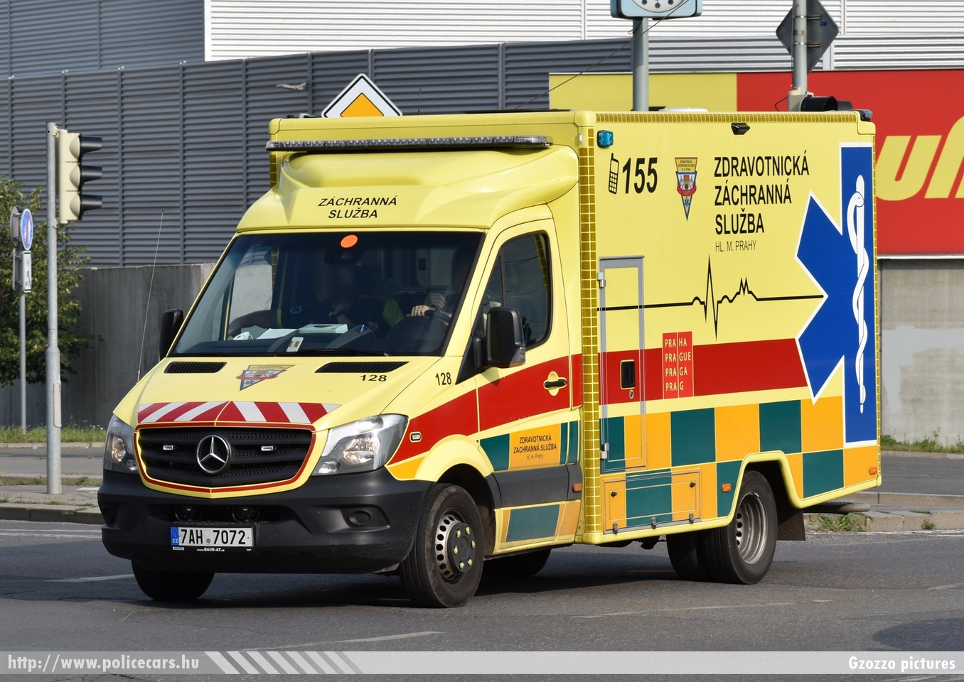 Mercedes Sprinter II facelift, Prága, fotó: Gzozzo pictures
Keywords: cseh Csehország czech ambulance mentő mentőautó