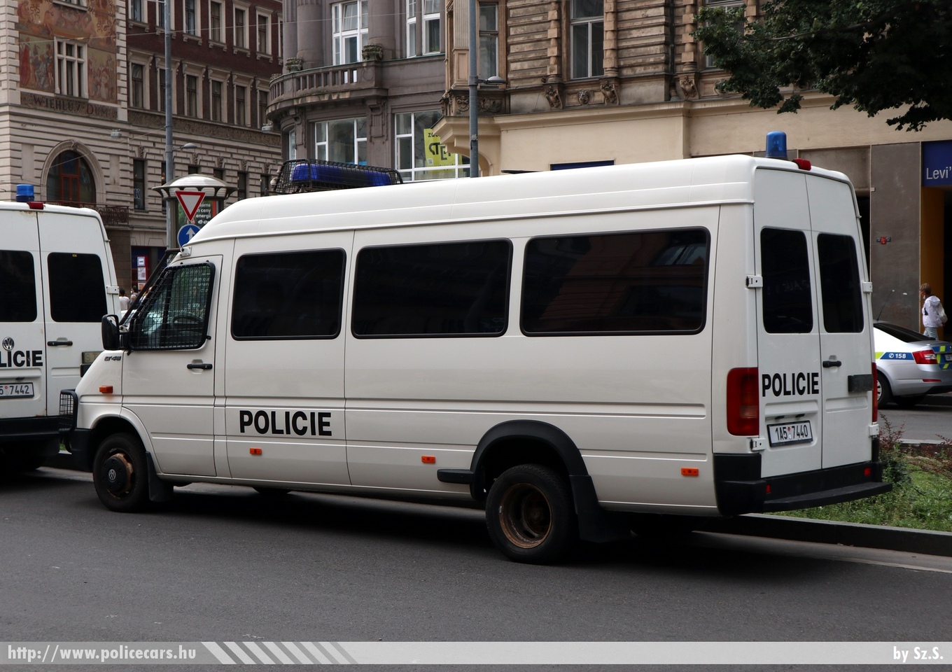 Volkswagen LT40, Prága, fotó: Sz.S.
Keywords: cseh Csehország czech police policecar rendőrautó rendőr