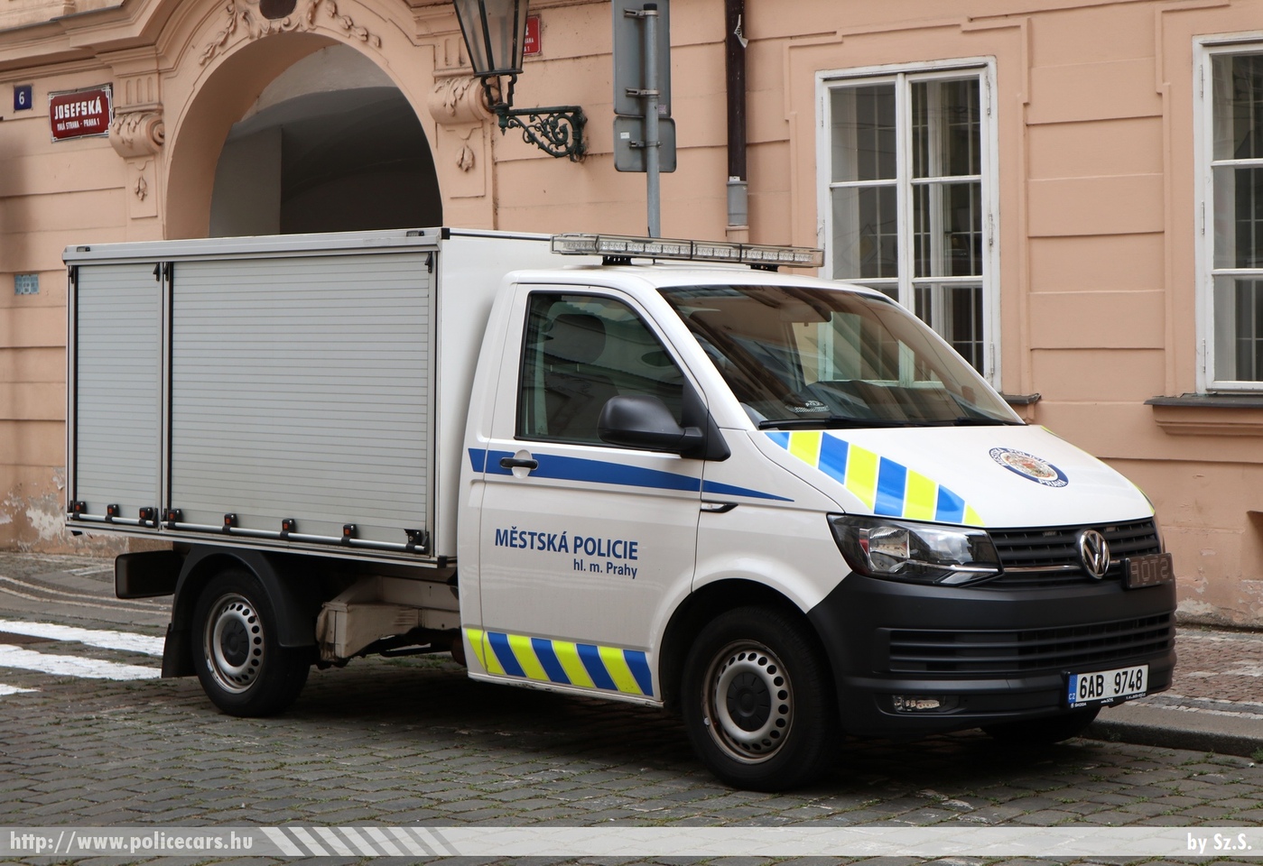 Volkswagen Transporter T5, Prága, fotó: Sz.S.
Keywords: cseh Csehország czech police policecar rendőrautó rendőr