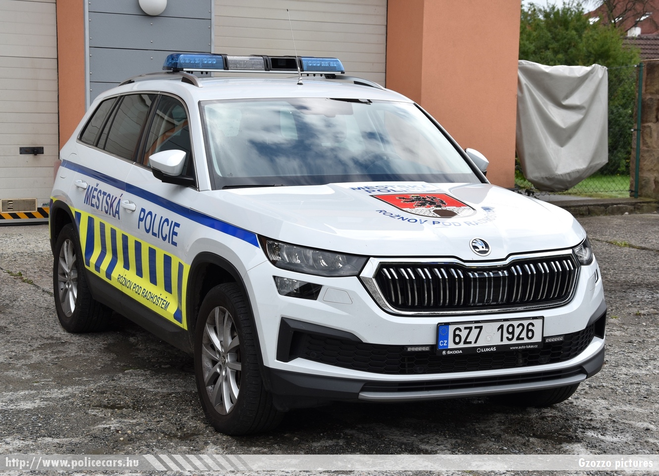 Skoda Kodiaq facelift 2.0 TSI, Městská policie Rožnov pod Radhoštěm, fotó: Gzozzo pictures
Keywords: cseh Csehország czech police policecar rendőrautó rendőr