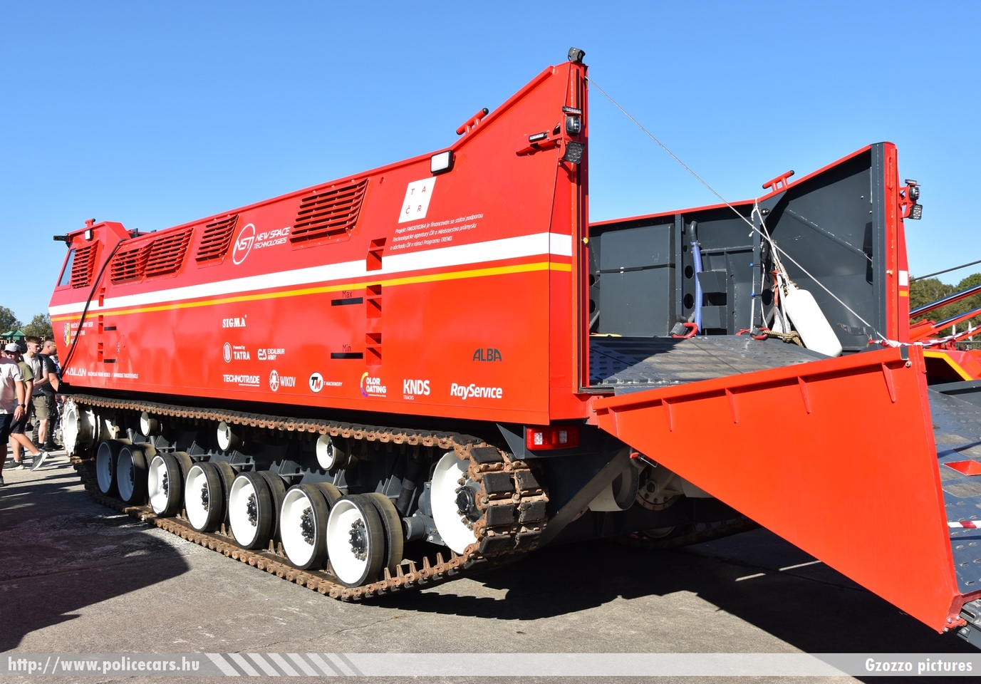 New Space Technologies KALAN, Záchranný útvar HZS ČR Hlučín, fotó: Gzozzo pictures
Keywords: cseh Csehország czech fire firetruck tűzoltó tűzoltóautó tűzoltóság