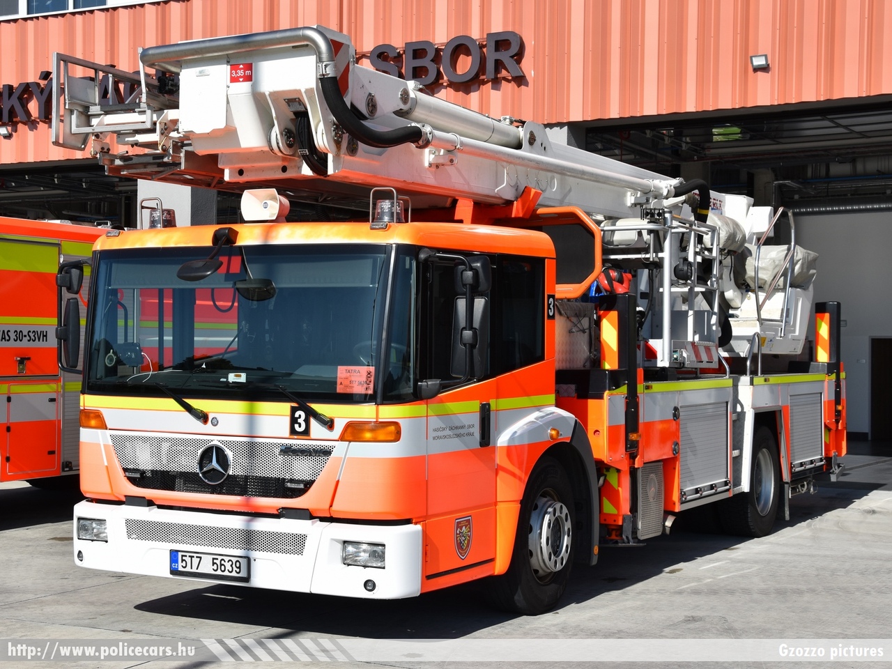 Mercedes Econic 1833 Bronto Skylift, F32 RLX, Hasičský záchranný sbor Moravskoslezského kraje, Koprivnice, fotó: Gzozzo pictures
Keywords: cseh Csehország czech fire firetruck tűzoltó tűzoltóautó tűzoltóság