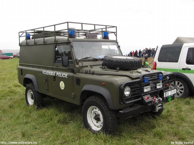 Land Rover Defender, fotó: Vojta Vavro¹
Keywords: katonai cseh Csehország rendőr rendészet rendőrautó