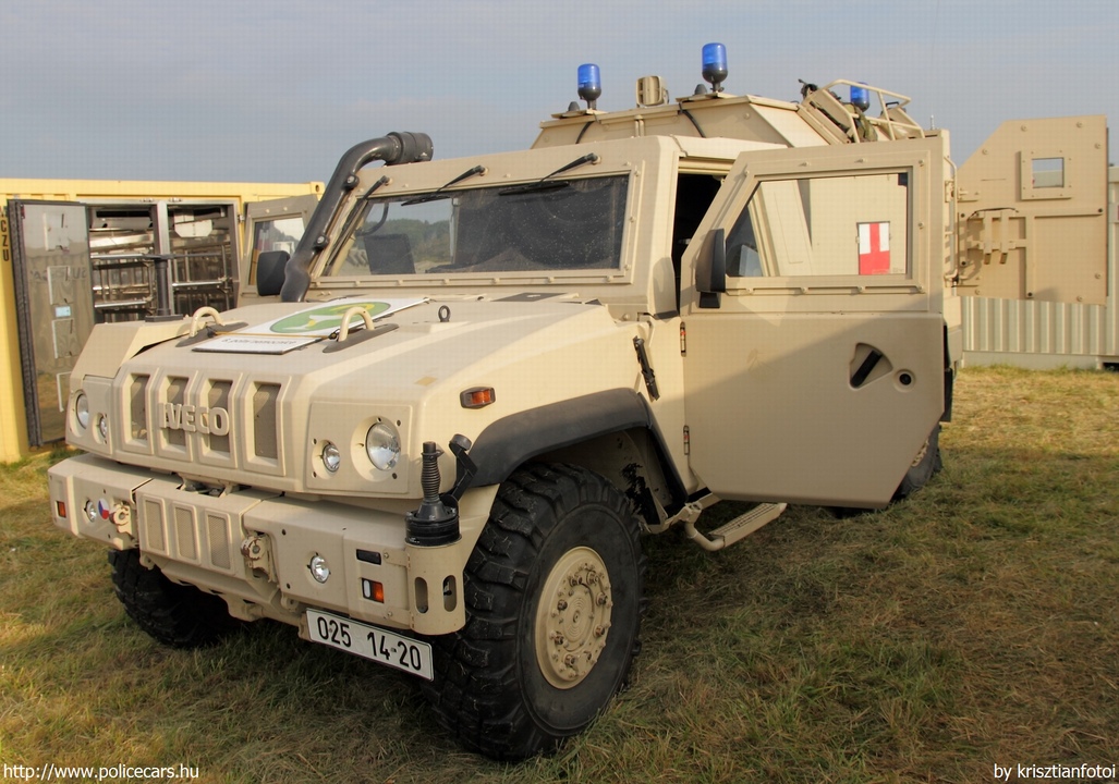 Iveco LMV, fotó: krisztianfotoi
Keywords: cseh Csehország mentő mentőautó katonai