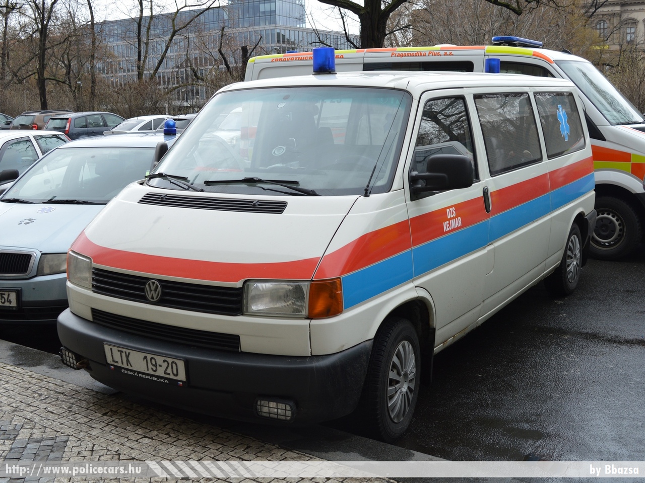 Volkswagen Transporter, fotó: Bbazsa
Keywords: cseh Csehország mentő mentőautó