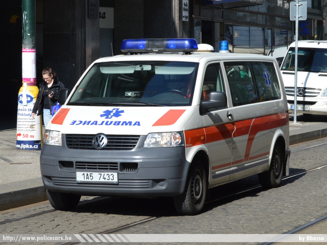 Volkswagen Transporter, fotó: Bbazsa
Keywords: cseh Csehország mentő mentőautó