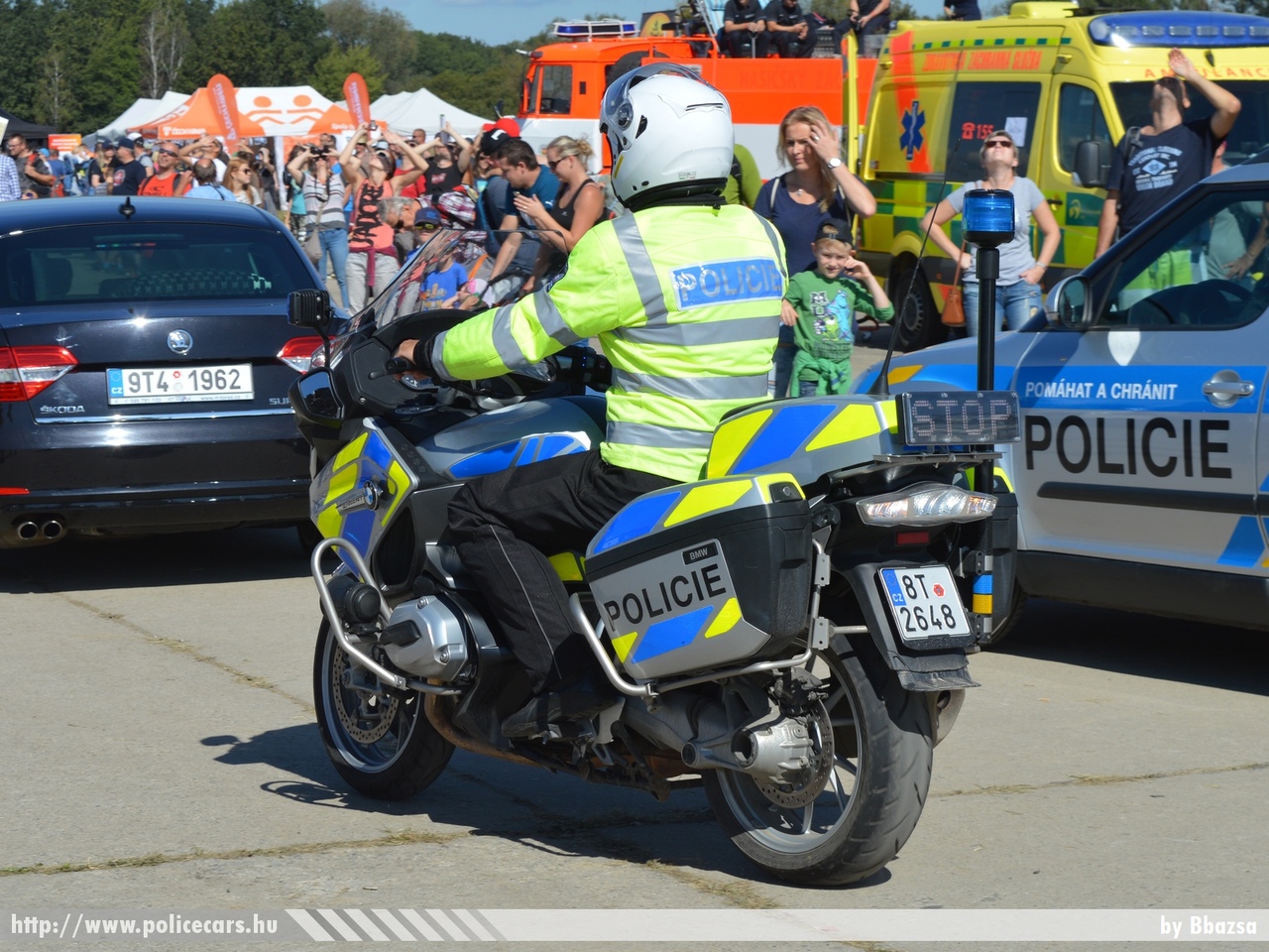 BMW, fotó: Bbazsa
Keywords: rendőr cseh Csehország rendőrautó rendőrség police policecar Czech