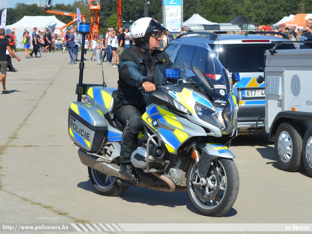 BMW, fotó: Bbazsa
Keywords: rendőr cseh Csehország rendőrautó rendőrség police policecar Czech
