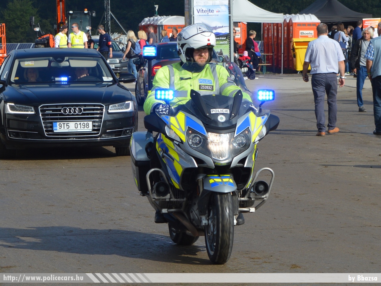 BMW, fotó: Bbazsa
Keywords: rendőr cseh Csehország rendőrautó rendőrség police policecar Czech