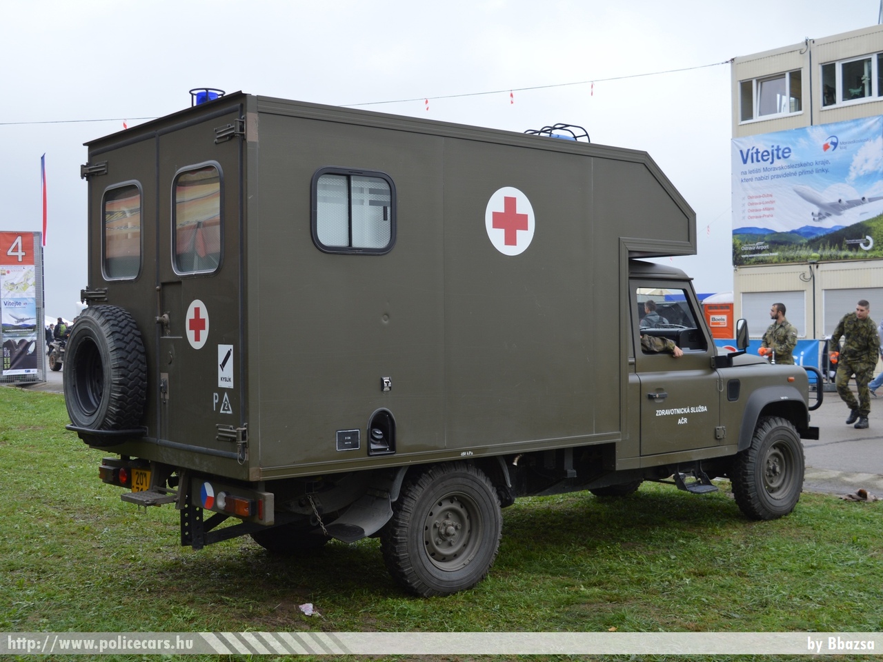 Land Rover Defender, fotó: Bbazsa
Keywords: cseh Csehország czech katonai military mentő ambulance mentőautó