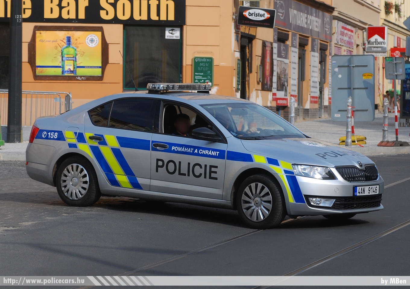 Skoda Octavia III, fotó: MBen
Keywords: rendőr cseh Csehország rendőrautó rendőrség police policecar Czech