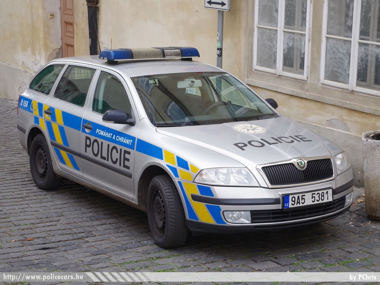 Skoda Octavia II, fotó: PChris
Keywords: rendőr cseh Csehország rendőrautó rendőrség police policecar Czech