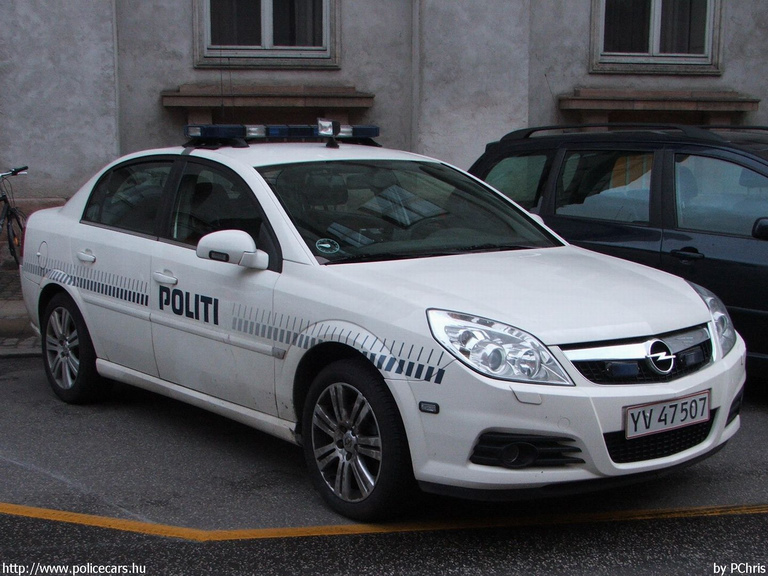 Opel Vectra, fotó: PChris
Keywords: rendőr rendőrautó rendőrség dán Dánia