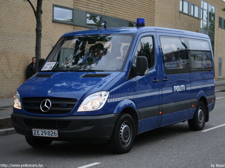 Mercedes Sprinter II, fotó: Bazsi
Keywords: dán Dánia rendőr rendőrautó rendőrség