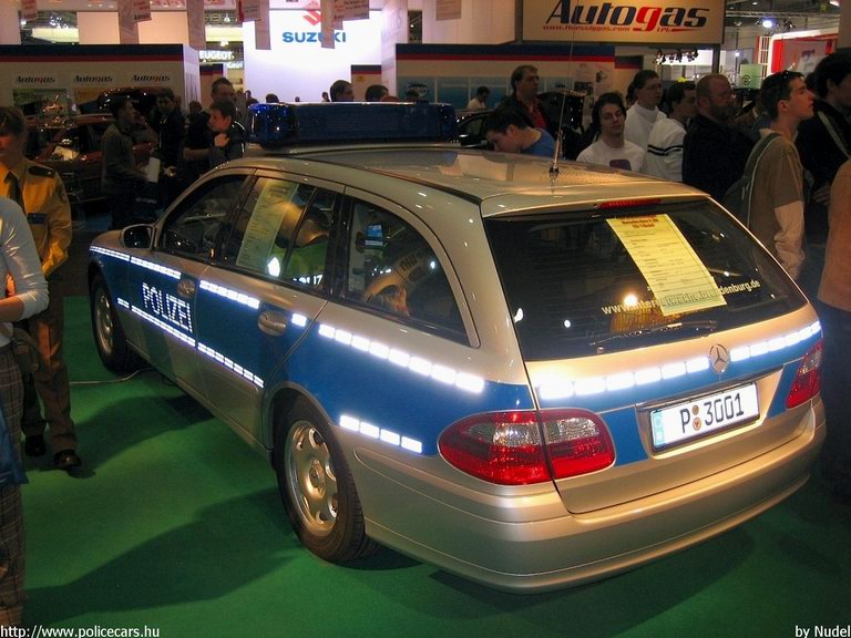 Mercedes E 280, fotó: Nudel
Keywords: Németország német rendőr rendőrség rendőrautó