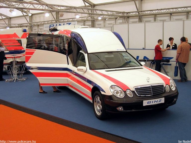 Mercedes E, fotó: Nudel
Keywords: német Németország mentő mentőautó