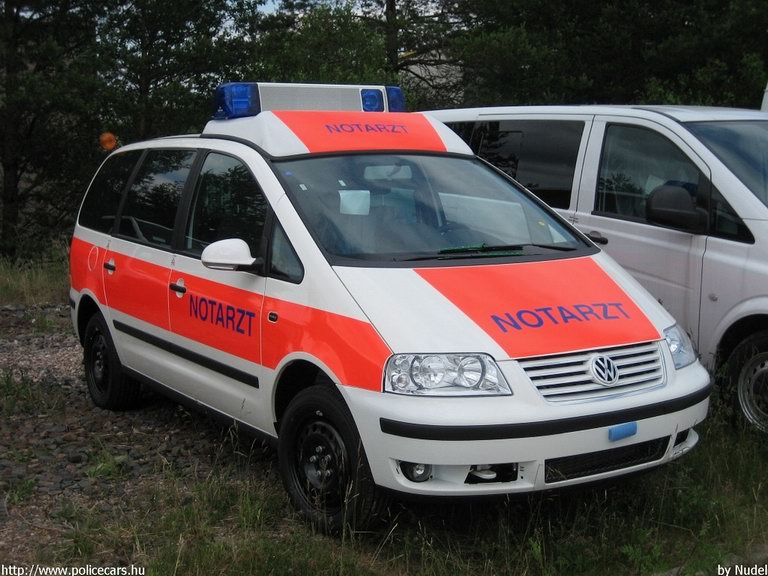 Volkswagen Sharan, fotó: Nudel
Keywords: német Németország mentő mentőautó