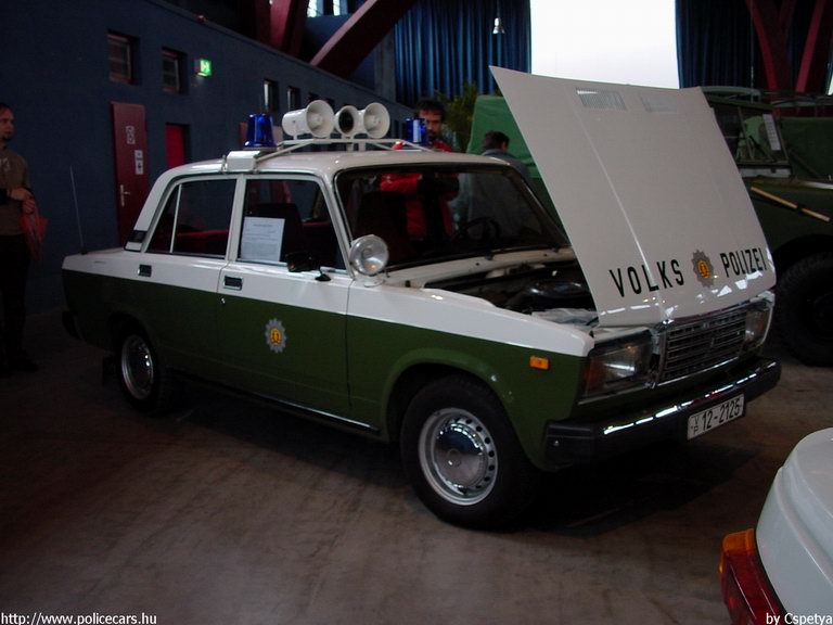 Lada VAZ 2107, fotó: Cspetya
Keywords: német Németország rendőr rendőrautó rendőrség