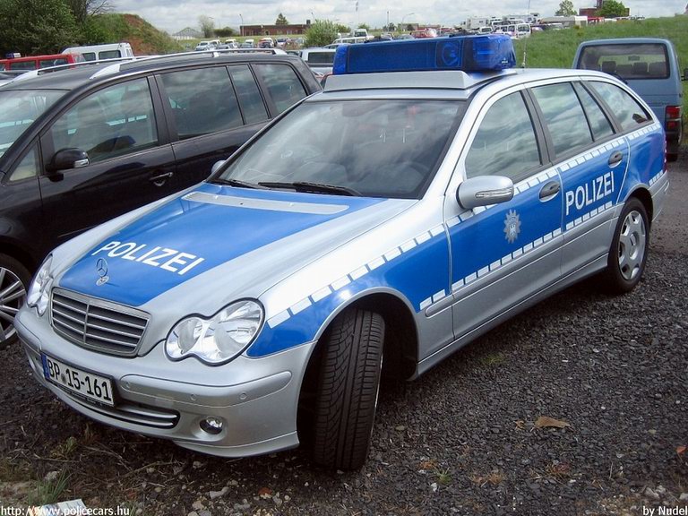 Mercedes, fotó: Nudel
Keywords: német Németország rendőr rendőrautó rendőrség