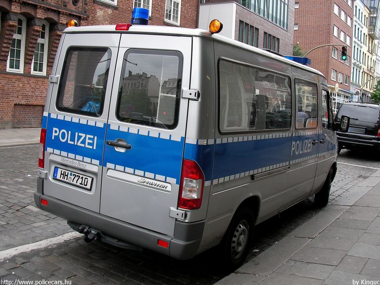 Mercedes Sprinter, fotó: Kinguc
Keywords: német Németország rendőr rendőrautó rendőrség