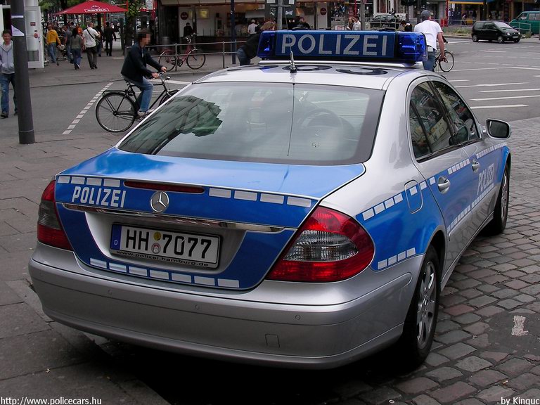 Mercedes, fotó: Kinguc
Keywords: német Németország rendőr rendőrautó rendőrség