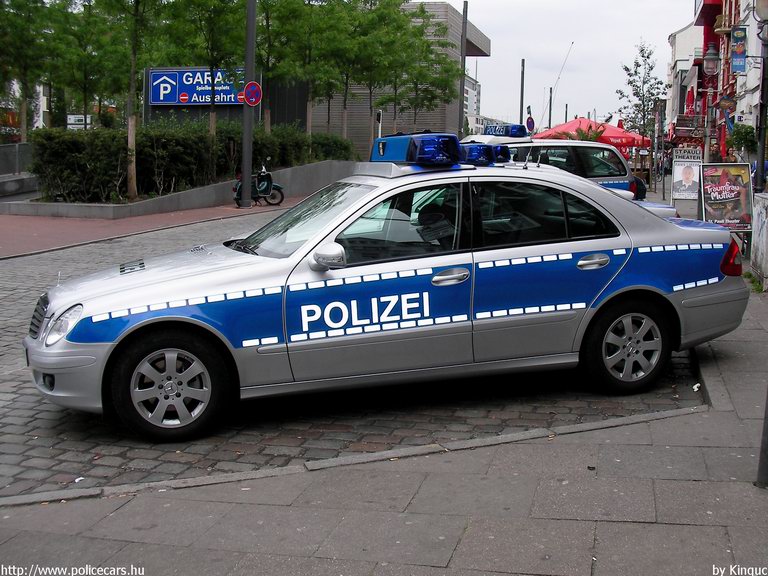 Mercedes, fotó: Kinguc
Keywords: német Németország rendőr rendőrautó rendőrség