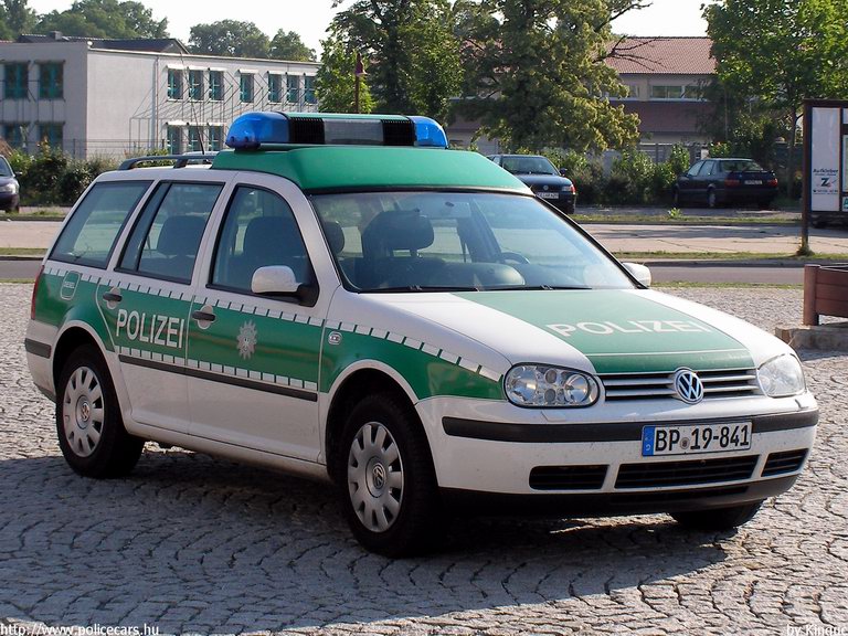 Volkswagen Golf IV, fotó: Kinguc
Keywords: német Németország rendőr rendőrautó rendőrség