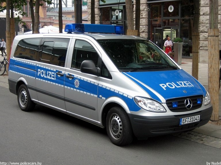 Mercedes Vito, fotó: Nudel
Keywords: német Németország rendőr rendőrautó rendőrség