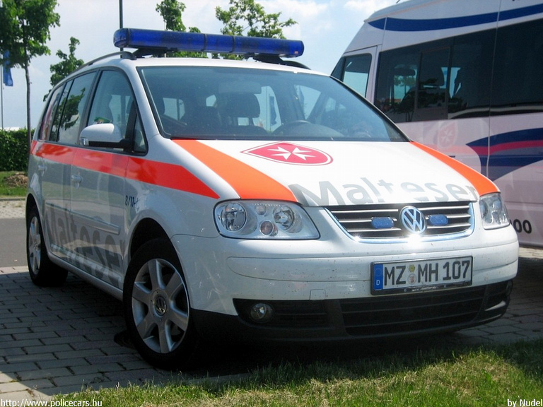 Volkswagen Touran, fotó: Nudel
Keywords: német Németország mentő mentőautó