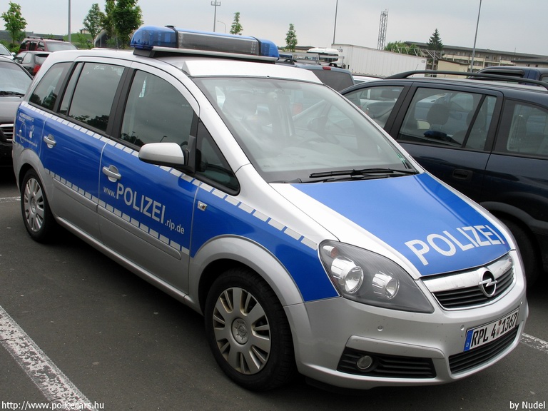 Opel Zafira, fotó: Nudel
Keywords: német németország rendőr rendőrautó rendőrség