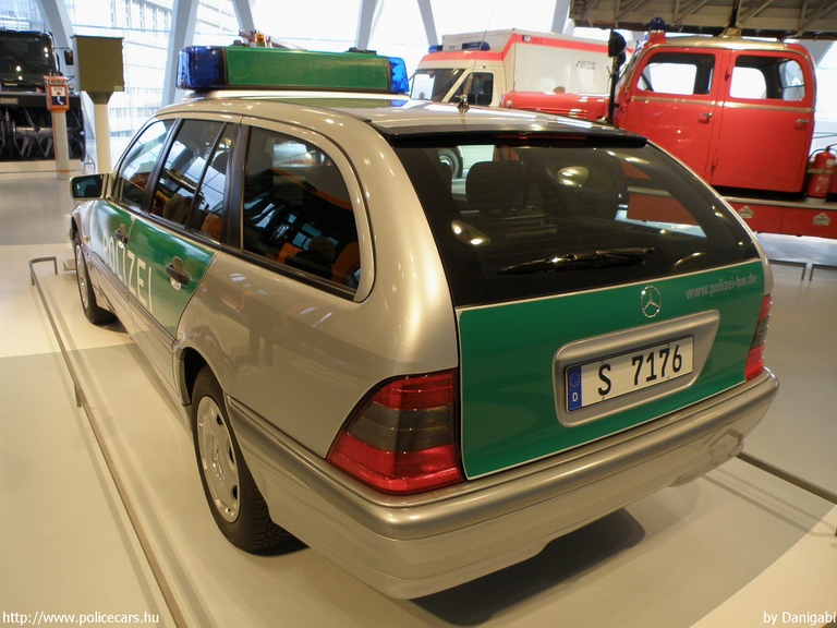 Mercedes C, fotó: Danigabi
Keywords: német németország rendőr rendőrautó rendőrség