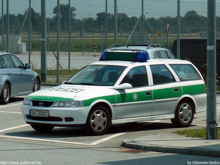 Opel Vectra B Caravan, fotó: Döbrentei Balázs
Keywords: rendőr rendőrautó rendőrség német Németország
