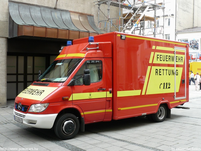 Mercedes-Benz Sprinter 413 CDi, fotó: Döbrentei Balázs
Keywords: mentő mentőautó német Németország