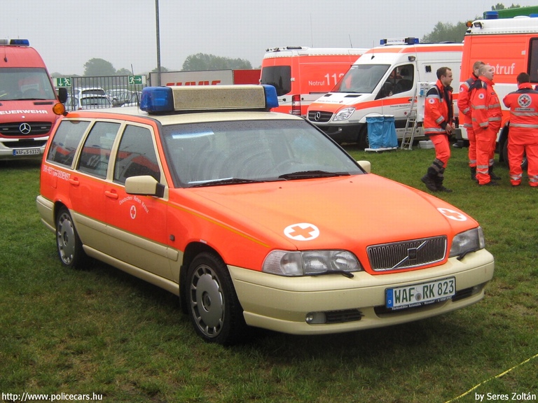 Volvo V70, fotó: Seres Zoltán
Keywords: német Németország mentő mentőautó