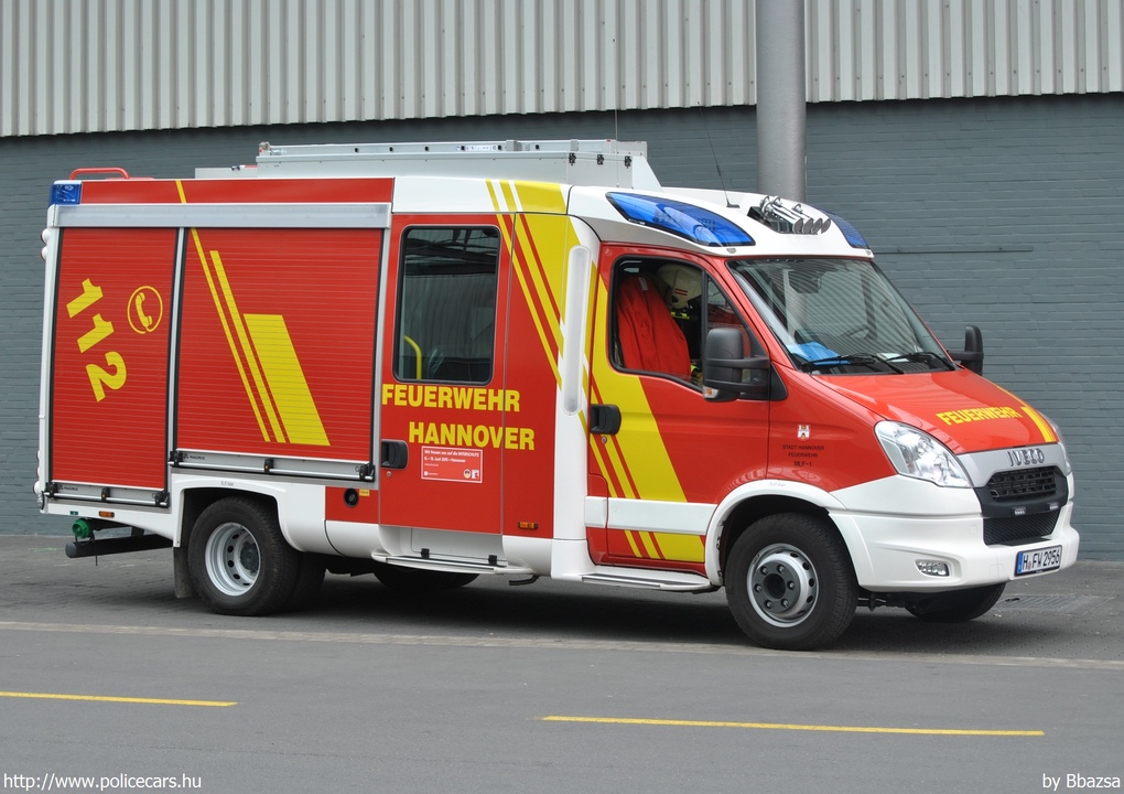 Iveco Daily 70C17 EEV, fotó: Bbazsa
Keywords: német Németország tûzoltó tûzoltóautó tûzoltóság Germany german fire firetruck