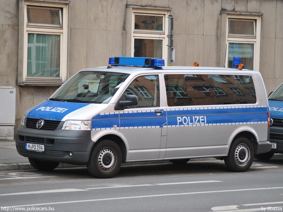 Volkswagen Transporter T5, fotó: Bbazsa
Keywords: német Németország rendőr rendőrautó rendőrség Germany german police policecar