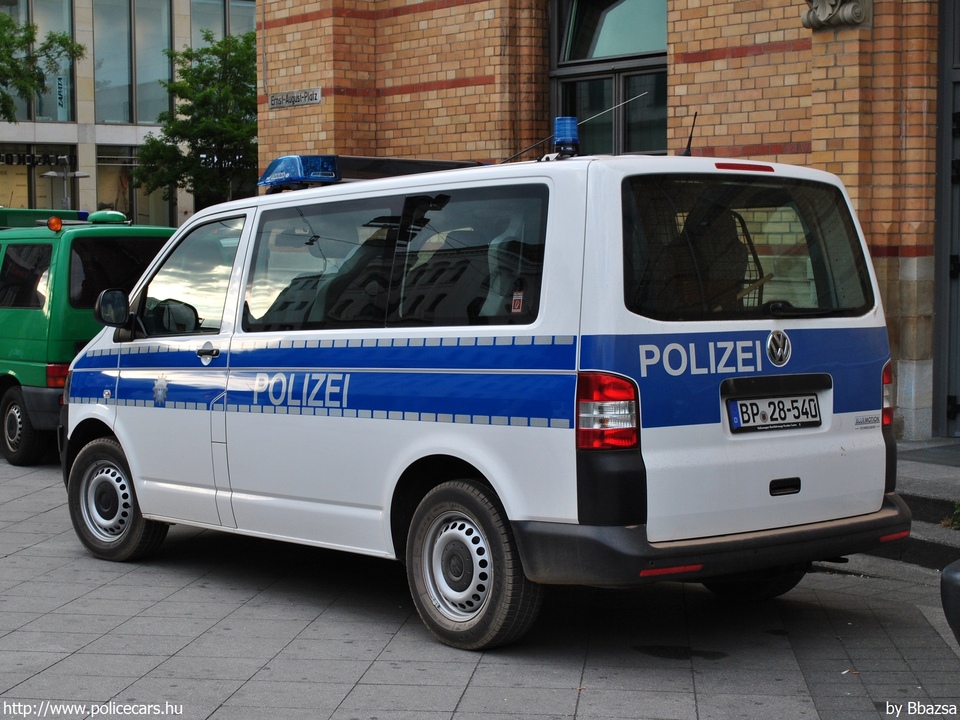 Volkswagen Transporter T5 facelift, fotó: Bbazsa
Keywords: német Németország rendőr rendőrautó rendőrség Germany german police policecar
