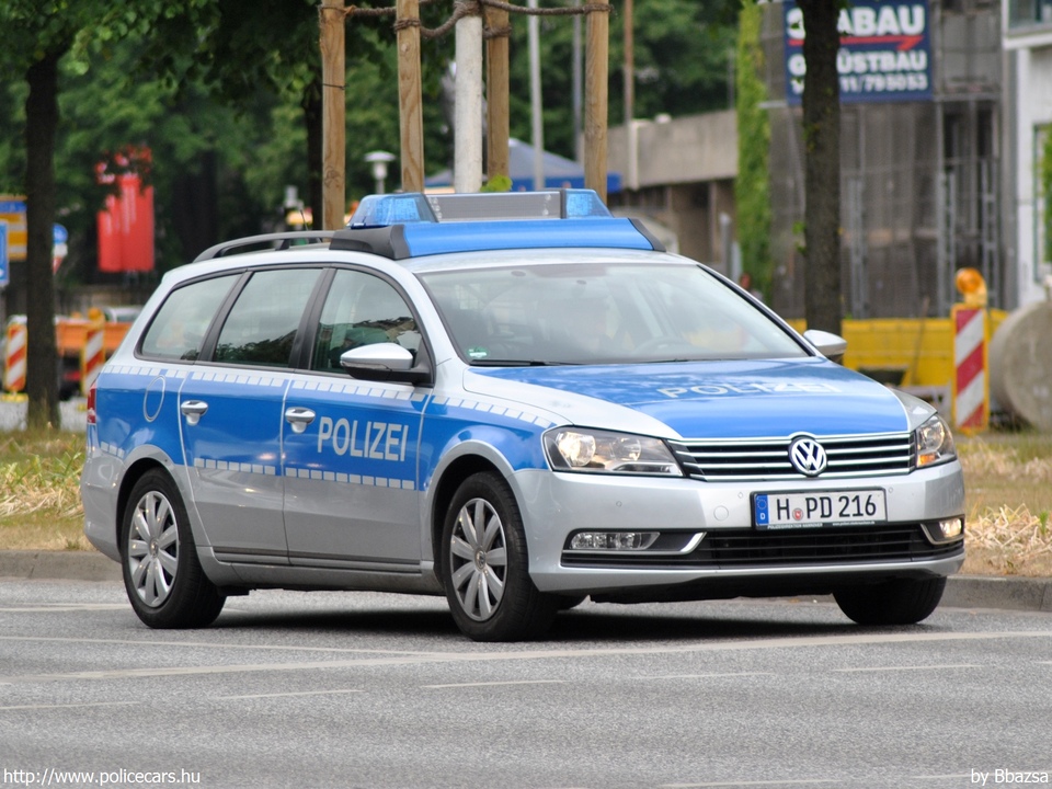 Volkswagen Passat Variant, fotó: Bbazsa
Keywords: német Németország rendőr rendőrautó rendőrség Germany german police policecar