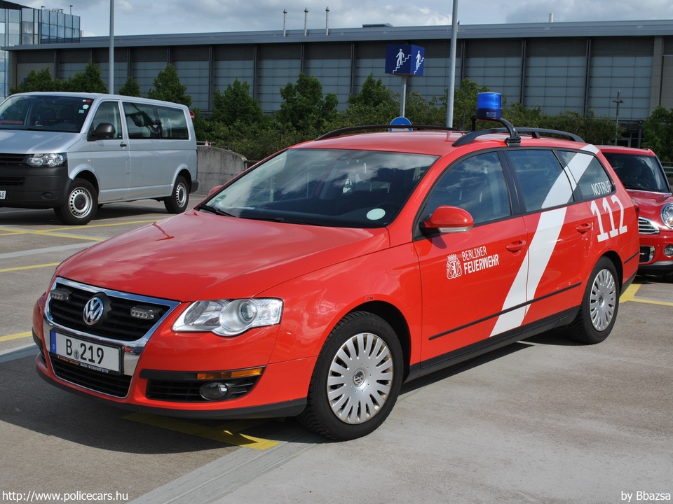 Volkswagen Passat Variant, Berlin, fotó: Bbazsa
Keywords: német Németország tûzoltó tûzoltóautó tûzoltóság Germany german fire firetruck
