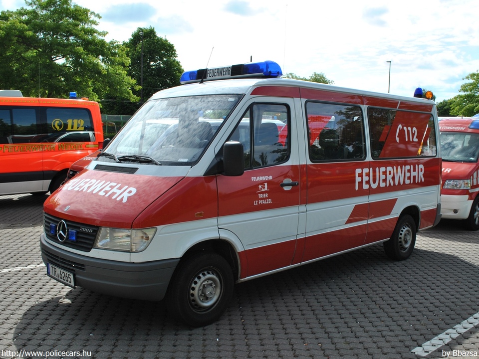 Mercedes Sprinter 208D, fotó: Bbazsa
Keywords: német Németország tûzoltó tûzoltóautó tûzoltóság Germany german fire firetruck