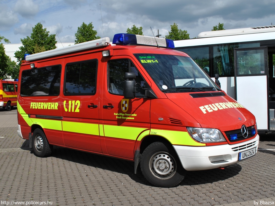 Mercedes Sprinter, fotó:Bbazsa
Keywords: német Németország tûzoltó tûzoltóautó tûzoltóság Germany german fire firetruck