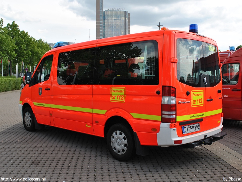 Mercedes Sprinter 315CDI Ziegler, Pinneberg, fotó: Bbazsa
Keywords: német Németország tûzoltó tûzoltóautó tûzoltóság Germany german fire firetruck