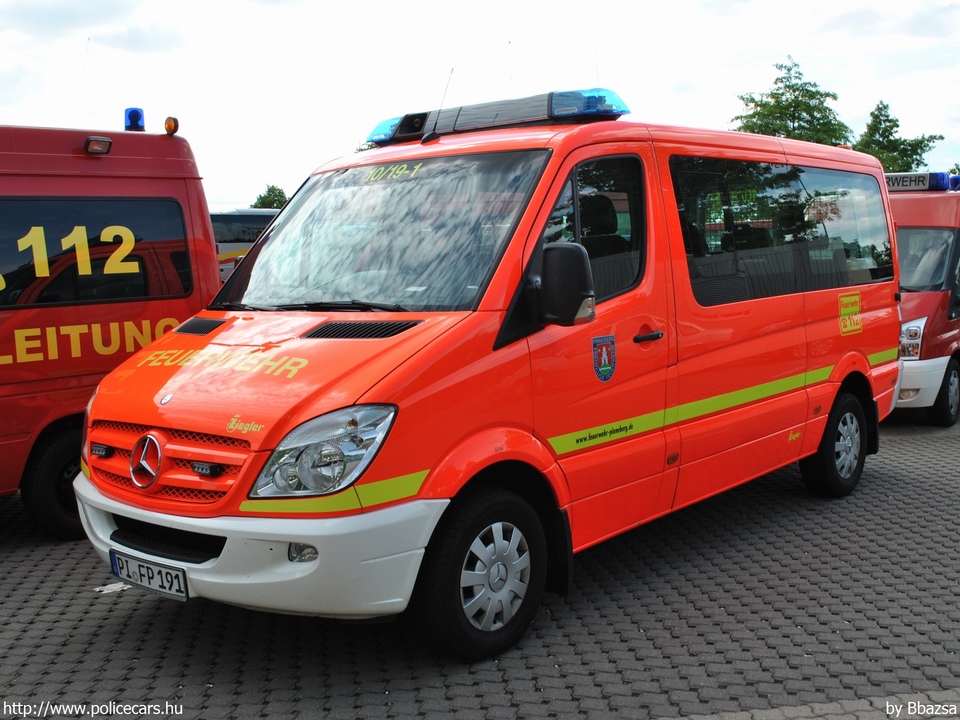 Mercedes Sprinter 315CDI Ziegler, Pinneberg, fotó: Bbazsa
Keywords: német Németország tûzoltó tûzoltóautó tûzoltóság Germany german fire firetruck
