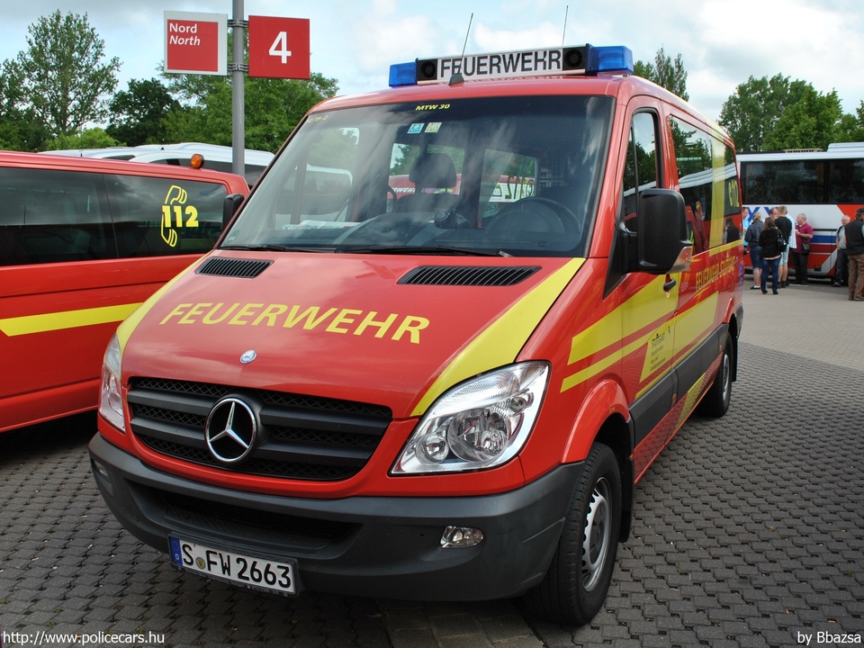 Mercedes Sprinter 315CDI, Stuttgart, fotó: Bbazsa
Keywords: német Németország tûzoltó tûzoltóautó tûzoltóság Germany german fire firetruck