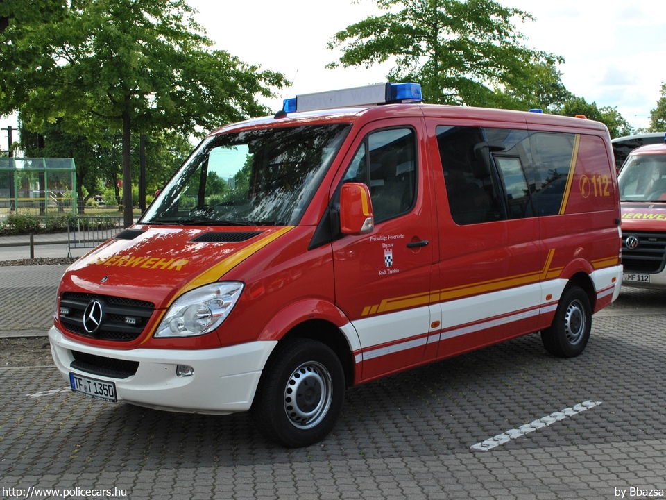 Mercedes Sprinter, fotó: Bbazsa
Keywords: német Németország tûzoltó tûzoltóautó tûzoltóság Germany german fire firetruck