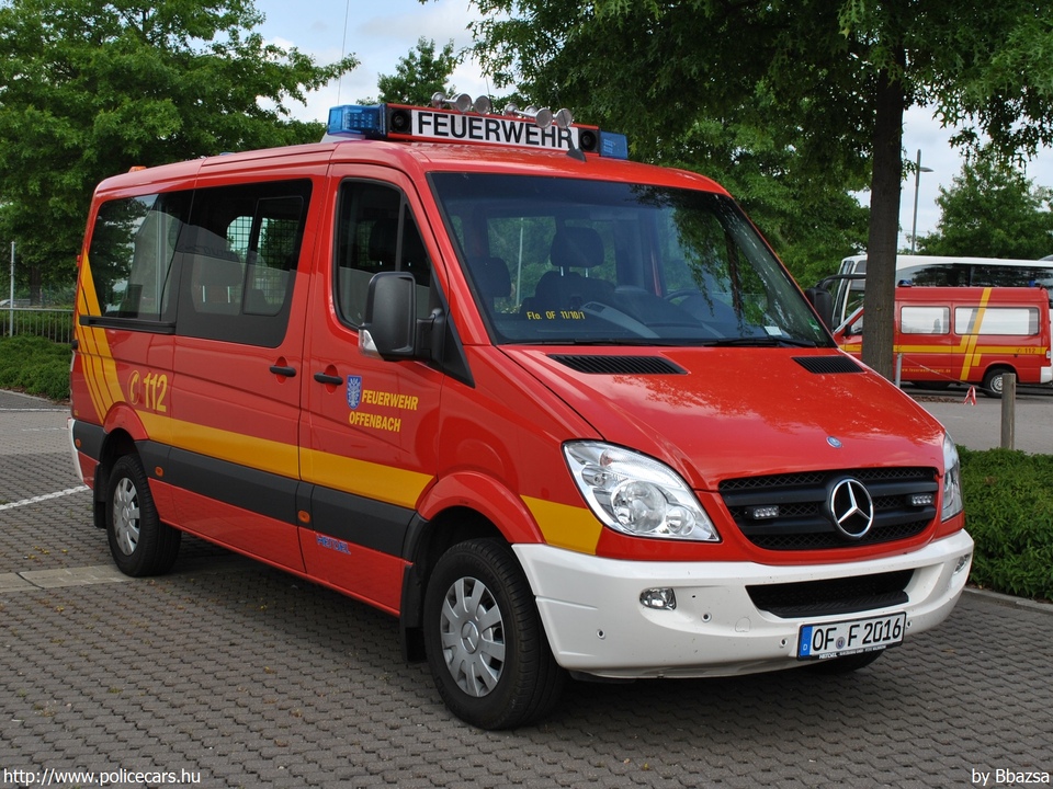 Mercedes Sprinter, Offenbach, fotó: Bbazsa
Keywords: német Németország tûzoltó tûzoltóautó tûzoltóság Germany german fire firetruck