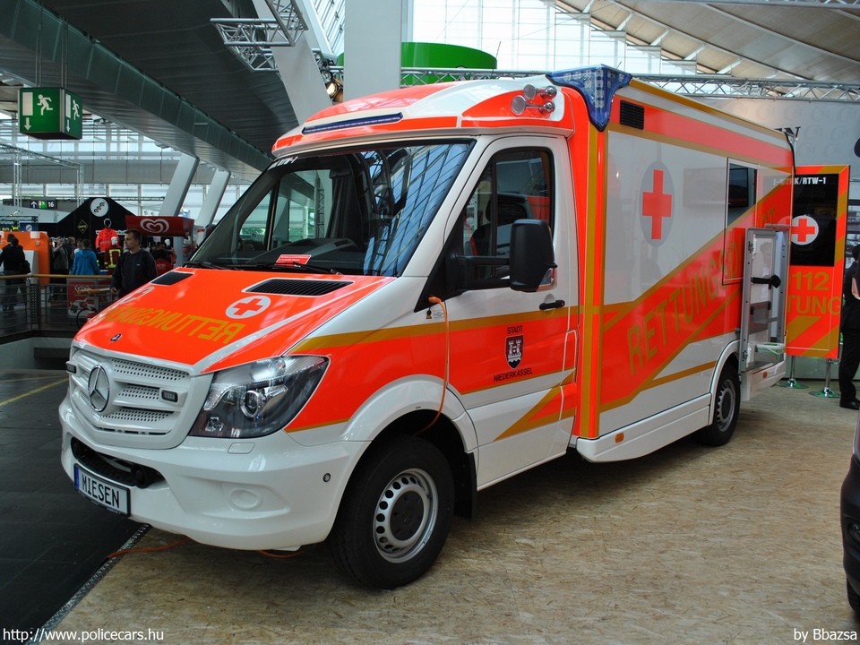 Mercedes Sprinter MIESEN, fotó: Bbazsa
Keywords: ambulance német Németország mentő mentőautó Germany german 