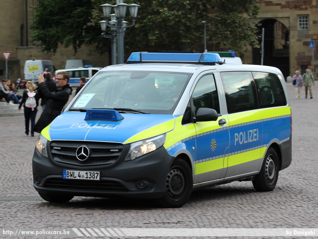 Mercedes Vito, fotó: Danigabi
Keywords: német Németország rendőr rendőrautó rendőrség german Germany police policecar