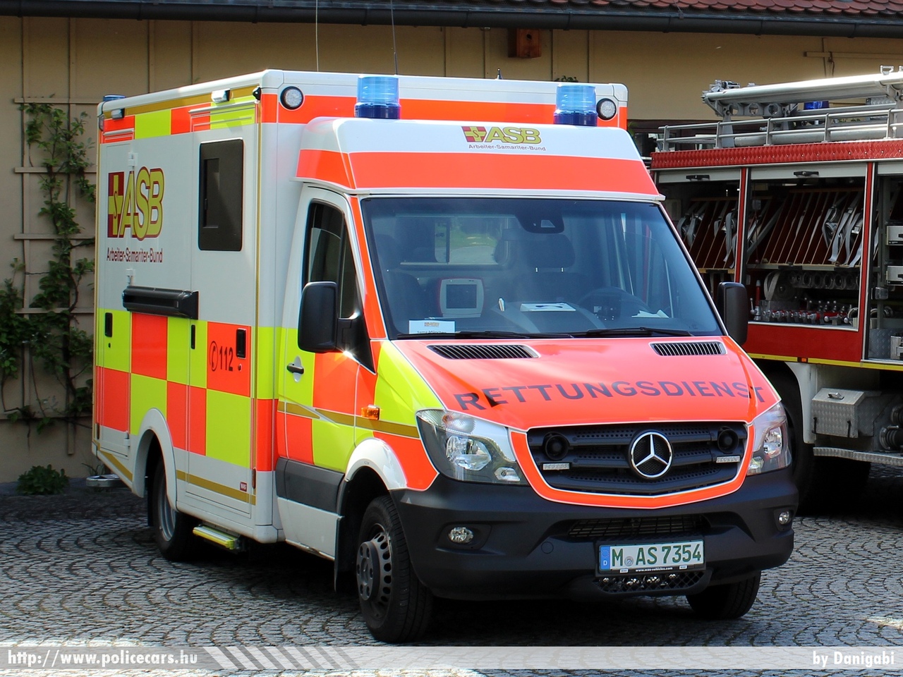 Mercedes Sprinter, fotó: Danigabi
Keywords: ambulance német Németország mentő mentőautó Germany german