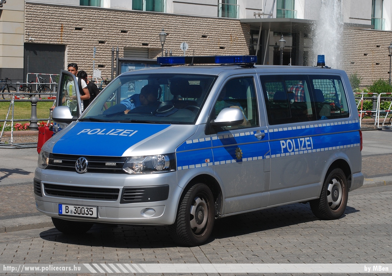 Volkswagen Transporter T5 facelift, fotó: MBen
Keywords: német Németország rendőr rendőrautó rendőrség Germany german police policecar